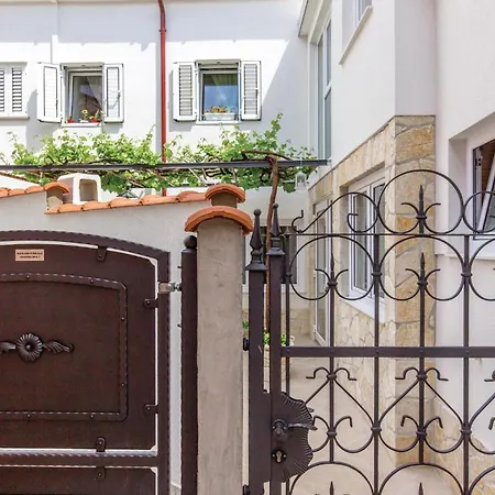 Case de vacanță In With Wifi Novi Vinodolski
